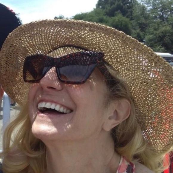 Meet your Posher, Celia - Picture 2 of 2